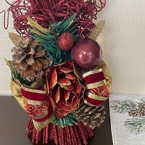Hobby Lobby Red and Gold Holiday Decor Bundle - Lot of 2